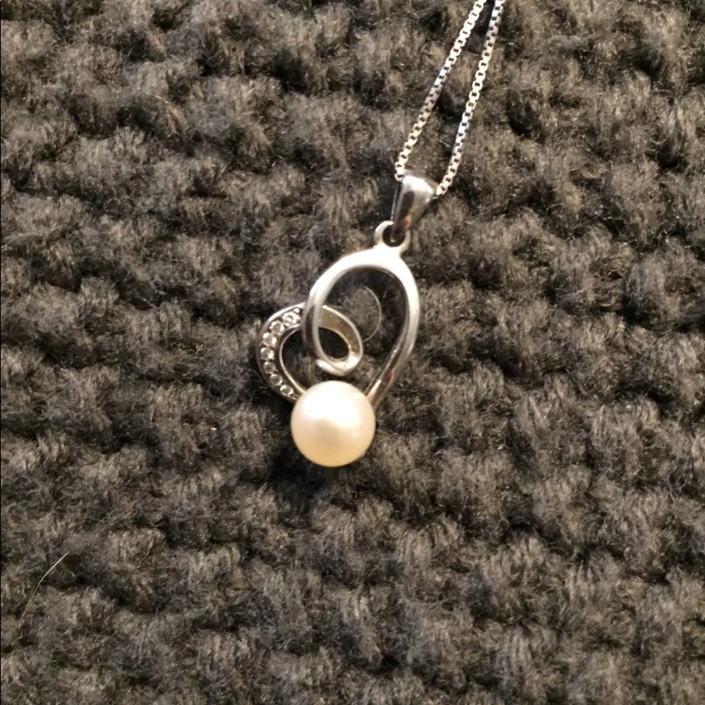 Heart and pearl necklace